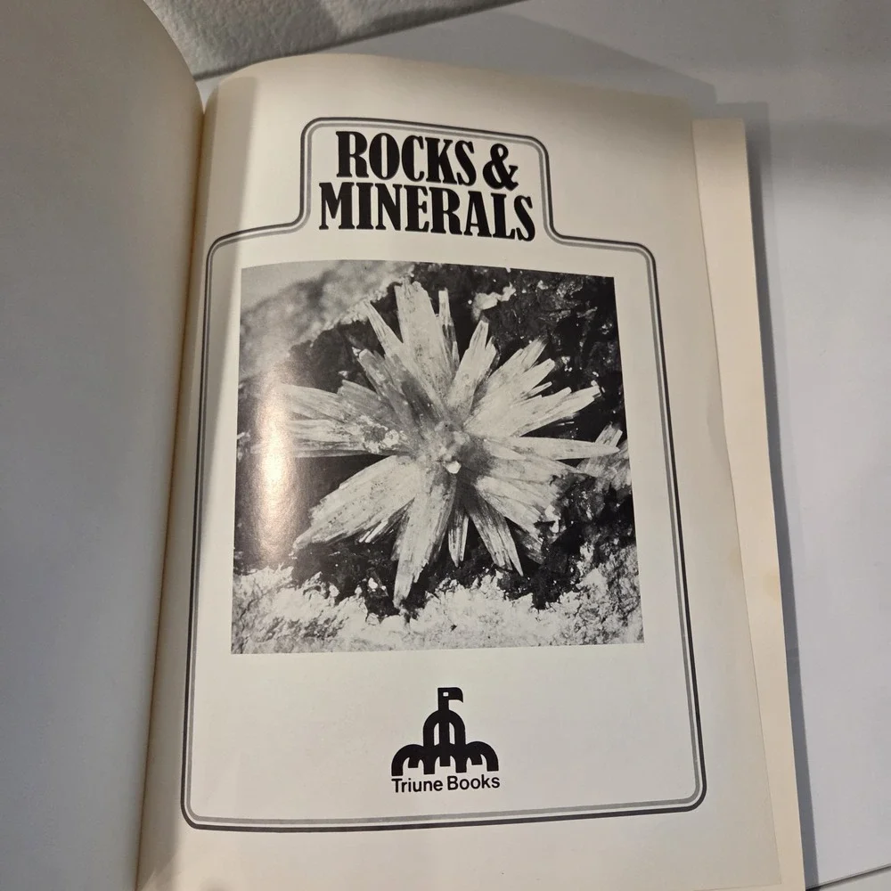 Vintage 1973 ROCKS AND MINERALS BY CEDRIC ROGERS Hardback Book Crystal Rocks